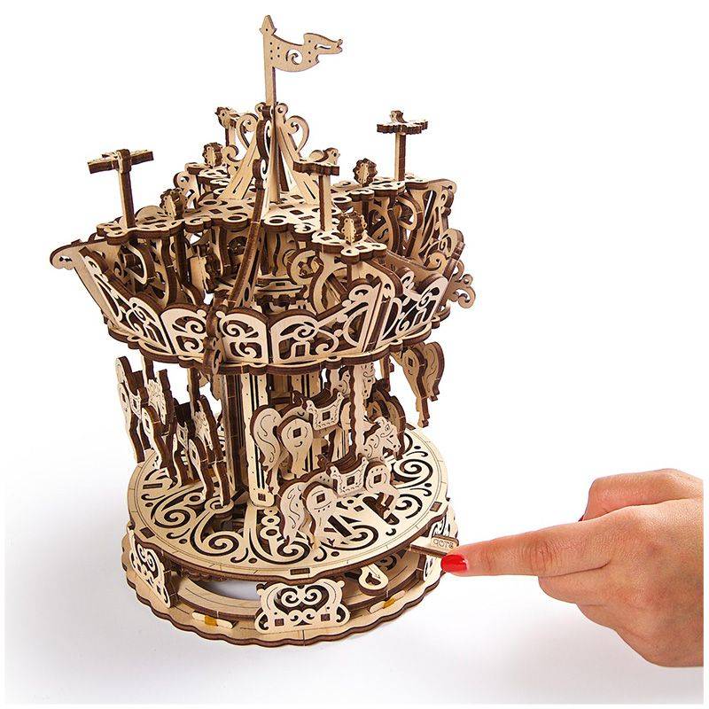 Maquette en bois 3D UGEARS - Carrousel puzzle adulte - Construction  mécanique en bois