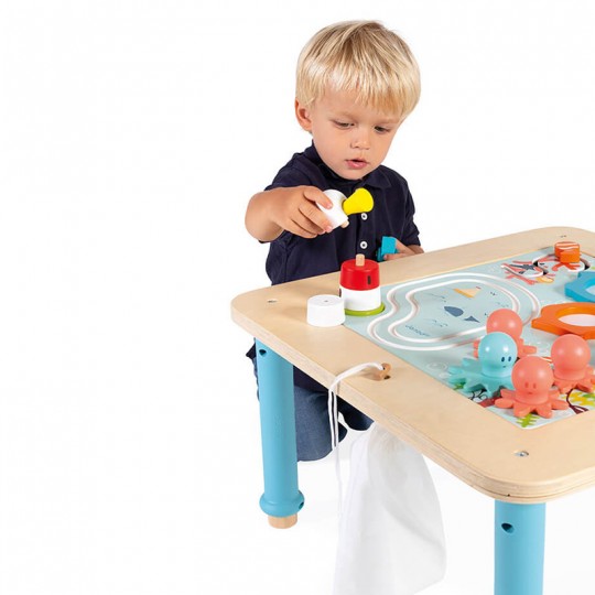 Table d'activité bébé : 10 modèles ludiques et éducatifs !