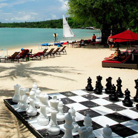 Echecs géant - Pièces 60 cm - Ubergames Uber Games - 5