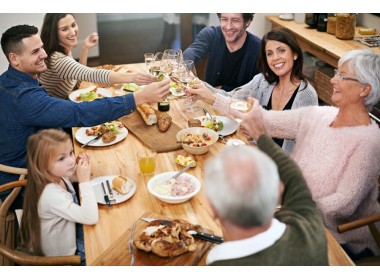 Top 10 des jeux de société pour animer un repas de famille | BCD Jeux