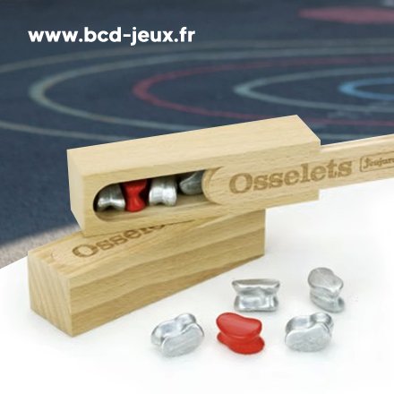 Osselets dans la cours de récréation à l'école