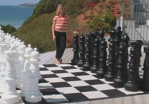 Jeu d'échecs géants avec damier oversize