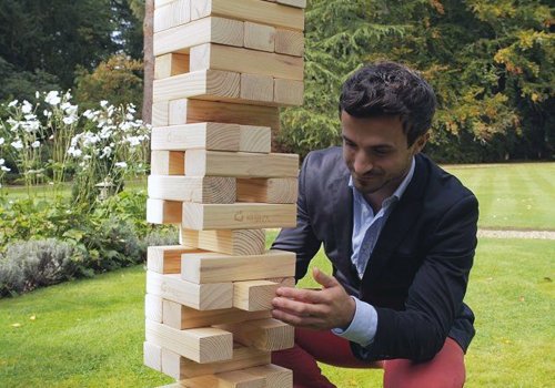 Jenga géant en bois comme jeu d'animation