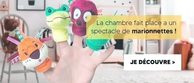 La chambre fait place a un spectacle de marionnettes