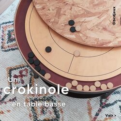 Un crokinole en bois en table basse pour une décoration murale pour une décoration ludique