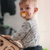 Bébé dans une crèche